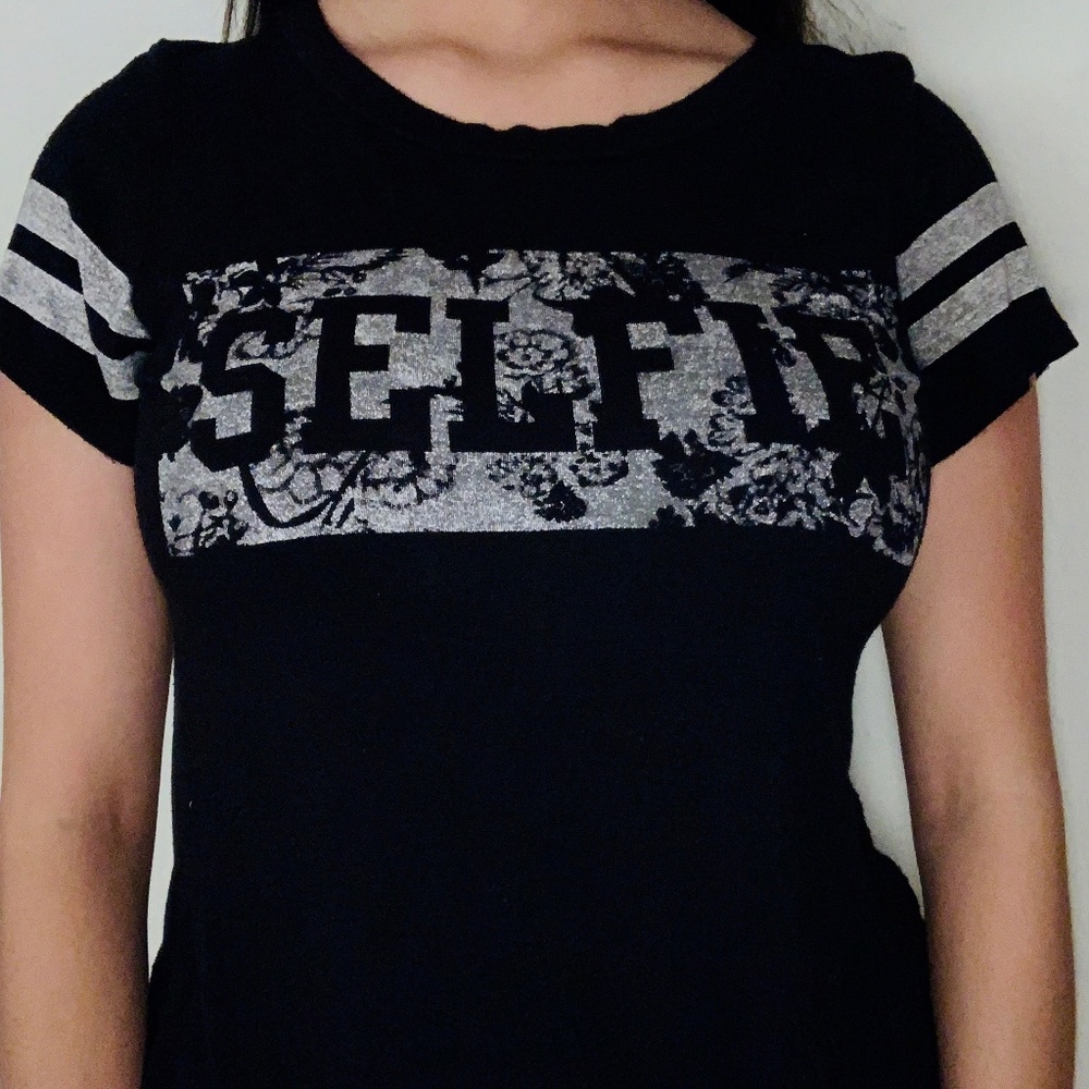 Annabelle Selfie tee